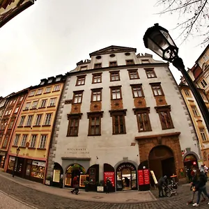 Homer - Old Town Square Hostel Prague